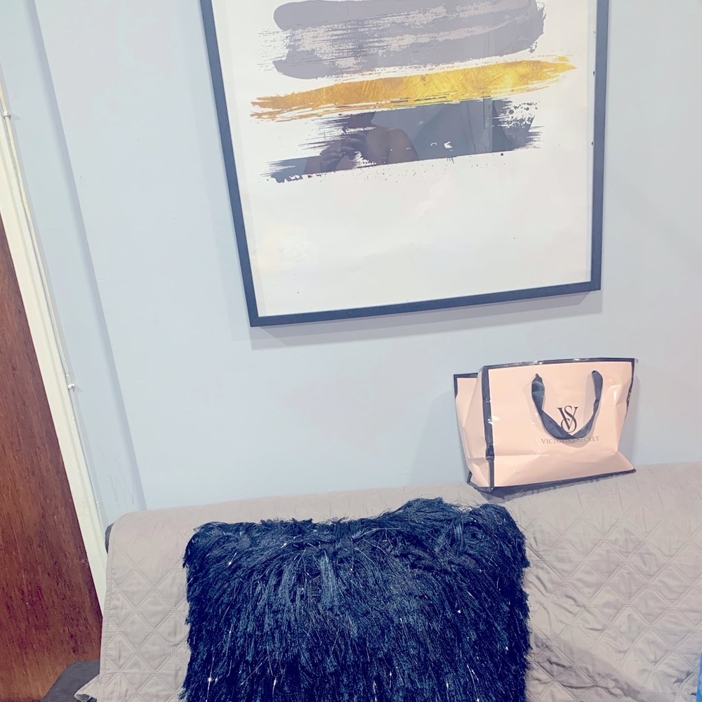 Pillow - Picture 3 of 3